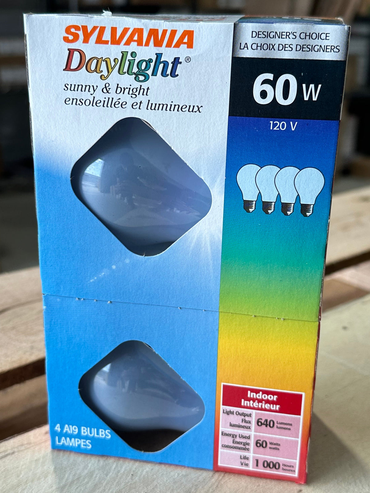 Sylvania 11509 60A19/DAYLIGHT/4PK 60W A19 Incandescent Daylight FOUR Pack 640 Lumen Frosted Reveal